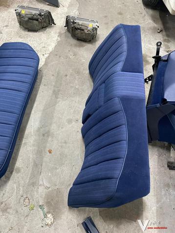 Mercedes W124 Sedan Achterbank 1985 Blauw beschikbaar voor biedingen
