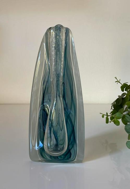Jiserske Sklo Union vaas, Huis en Inrichting, Woonaccessoires | Vazen, Zo goed als nieuw, Blauw, Minder dan 50 cm, Glas, Ophalen of Verzenden