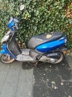 Kisbee met schade, Fietsen en Brommers, Scooters | Peugeot, Ophalen, Zo goed als nieuw, Benzine, Overige modellen