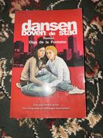 Dansen boven de stad - Olga de la Fontaine, Boeken, Romans, Ophalen of Verzenden, Zo goed als nieuw, Nederland