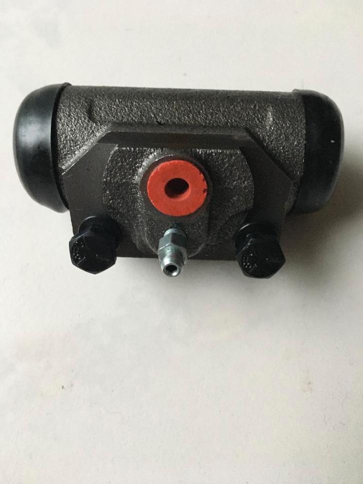 Te koop remcilinder Dodge w100 w150 d100 d150 ramcharger, Auto diversen, Overige Auto diversen, Ophalen of Verzenden