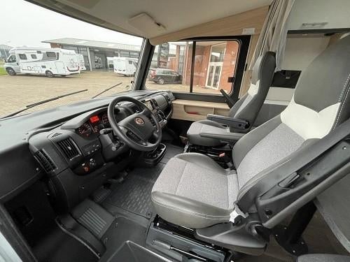 Sunlight i68 automaat, Caravans en Kamperen, Campers, Standaard zit, Sunlight, Ringverwarming, Fiat