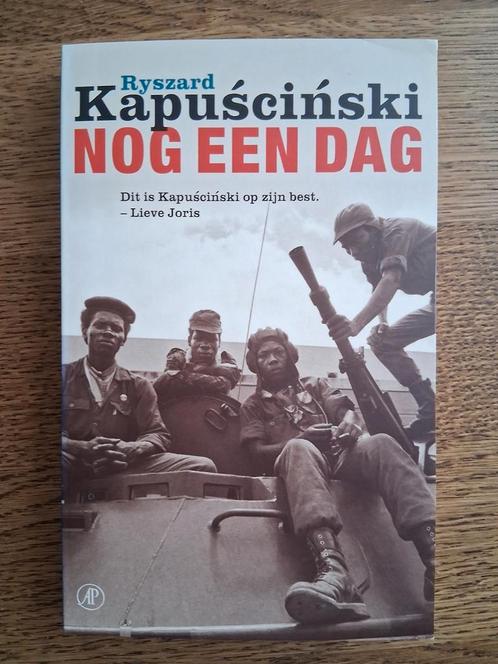 Ryszard Kapuscinski - Nog een dag, Boeken, Overige Boeken, Zo goed als nieuw, Ophalen of Verzenden