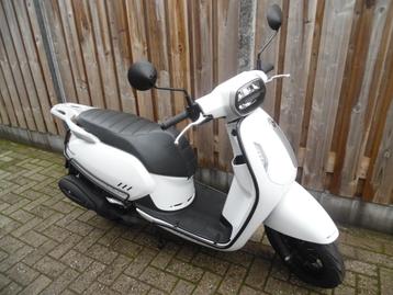 Kymco Filly 7-2025 92km!! 45km mat wit NIEUWSTAAT beschikbaar voor biedingen