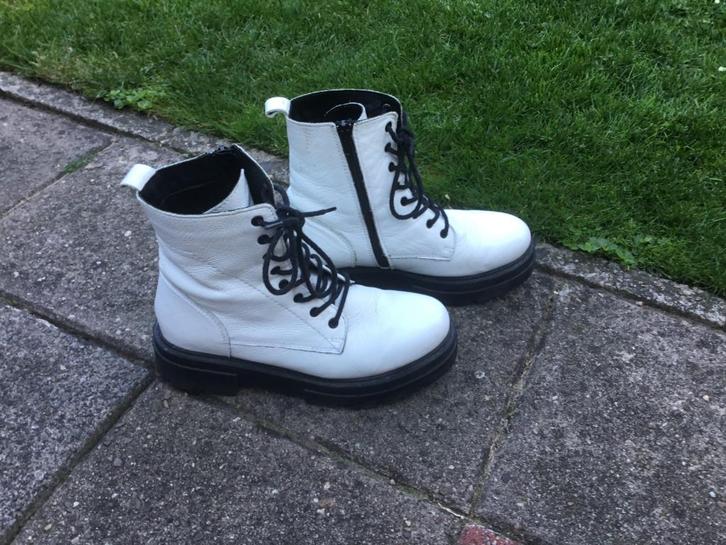 witte boots maat 38, Kinderen en Baby's, Kinderkleding | Schoenen en Sokken, Zo goed als nieuw, Laarzen, Meisje, Ophalen of Verzenden