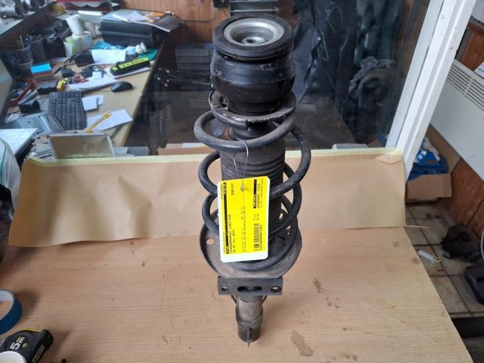 Schokdemperpoot links-voor van een Volkswagen UP, Gebruikt, -, -, -
