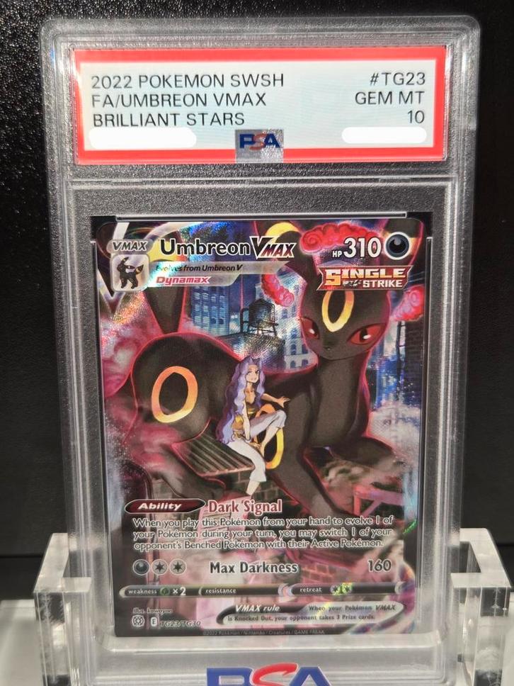 PSA 10 - Umbreon VMAX #TG23 (2022 Brilliant Stars), Hobby en Vrije tijd, Verzamelkaartspellen | Pokémon, Zo goed als nieuw, Ophalen of Verzenden