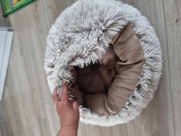 Kattenmand beschikbaar voor biedingen