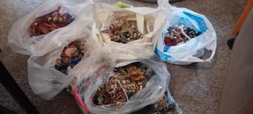 5 Zakken Draagbare&Recycle Sieraden beschikbaar voor biedingen