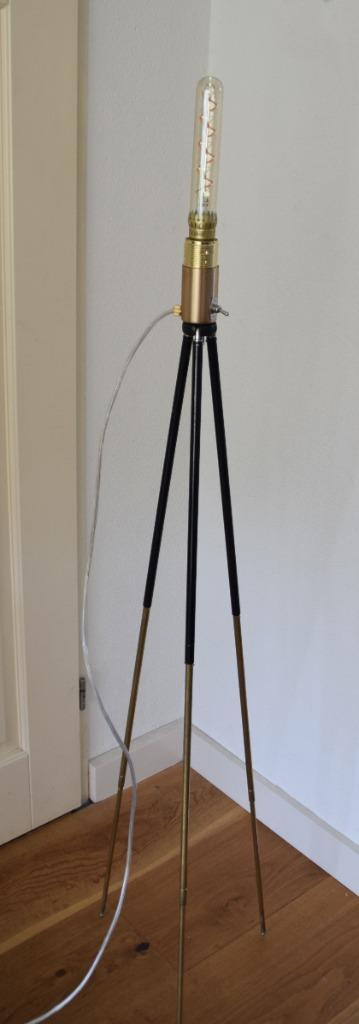 Vintage statief voorzien van lamp, Huis en Inrichting, Woonaccessoires | Overige, Gebruikt, Ophalen of Verzenden