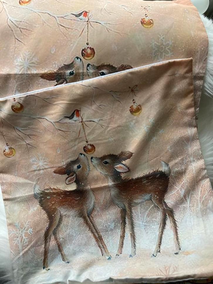 Hertjes kerstbal roodborstje kerstprint 2 kussenhoezen ster, Diversen, Kerst, Nieuw, Ophalen of Verzenden