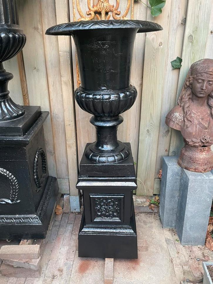 gietijzeren tuinvaas bloempot op console, Tuin en Terras, Tuinvazen, Ophalen