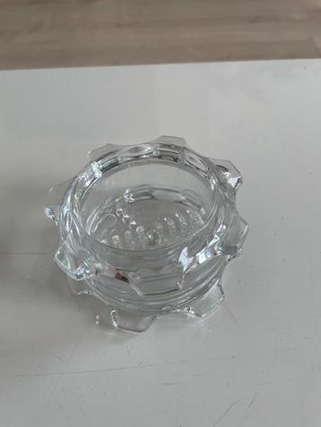 Plastic grinder voor kruiden beschikbaar voor biedingen