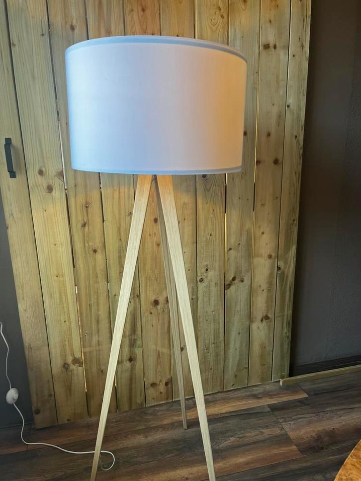 Zuiver tripod vloerlamp wood white model, Huis en Inrichting, Lampen | Vloerlampen, Zo goed als nieuw, 150 tot 200 cm, Ophalen