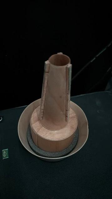 Houten cup mute voor trompet beschikbaar voor biedingen