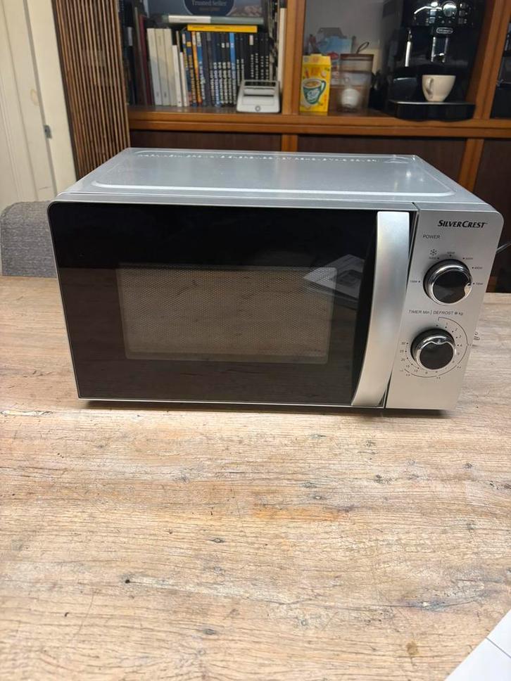 Silvercrest 17L magnetron SMW 700 d3, Witgoed en Apparatuur, Magnetrons, Zo goed als nieuw, Vrijstaand, Magnetron, Minder dan 45 cm