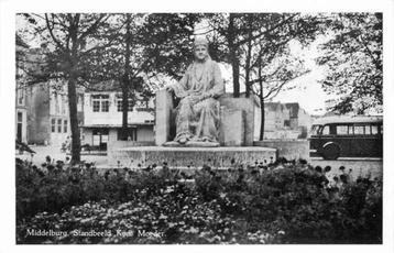 (301-160-007) Middelburg Standbeeld Kon Moeder beschikbaar voor biedingen