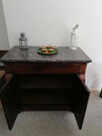 Antiek kastje met een mooi marmer blad., Huis en Inrichting, Slaapkamer | Nachtkastjes, Ophalen, Gebruikt