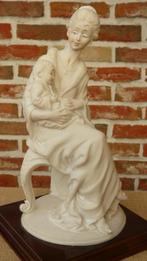 Moeder met kind ; beeld in witte kunststeen - Capodimonte, Ophalen of Verzenden