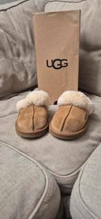 UGG Pantoffels - Nieuwstaat maat 34, UGG, Bruin, Ophalen of Verzenden, Zo goed als nieuw