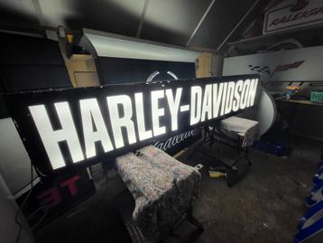 Grote dubbelzijdige lichtbak/lichtreclame Harley Davidson.  beschikbaar voor biedingen