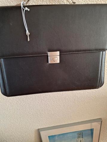 Nieuwe aktetas met sleutel Thierry Mugler Alleen verzenden! beschikbaar voor biedingen