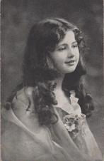 Meisje met lang haar. Mooie oude ongelopen ansichtkaart., Verzamelen, Ansichtkaarten | Themakaarten, Verzenden, Voor 1920, Ongelopen
