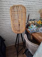 Vloerlamp met rotankap, Ophalen, Zo goed als nieuw, Overige materialen, 100 tot 150 cm