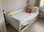 Houten witte bed Jip met slaaplade, Kinderen en Baby's, Kinderkamer | Bedden, Ophalen of Verzenden, Zo goed als nieuw