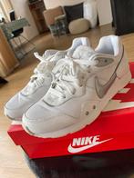 Witte sneakers Nike Venture Runner maat 37,5, Gedragen, Ophalen of Verzenden, Wit, Sneakers of Gympen