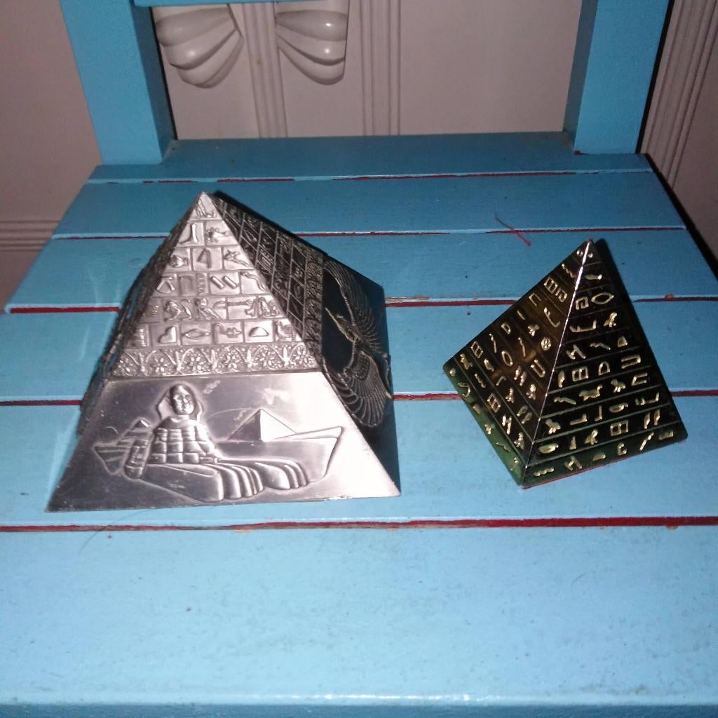 Pyramide doosje en beeldje, Verzamelen, Ophalen, Gebruikt, Overige typen