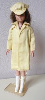 (Barbie) Skipper #1906 rain or shine 1965 label Mattel, Verzamelen, Poppen, Ophalen of Verzenden, Kleertjes
