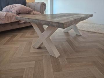 Mooie houten tafel - 130x70cm - Roosendaal beschikbaar voor biedingen