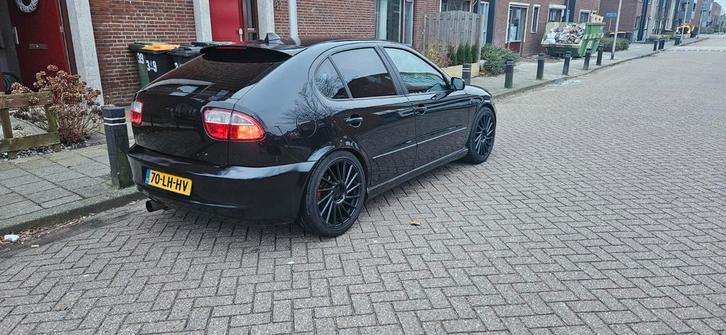 Seat Leon 1.8 20VT  +/- 230PK, Auto's, Seat, Particulier, Leon, Benzine, Zwart, Grijs, Stof, Voorwielaandrijving, Ophalen