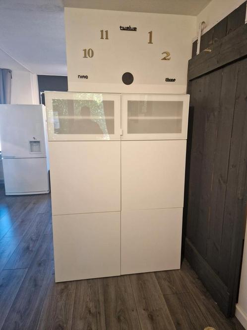 Ikea besta wandmeubel wit met witte en vitrinedeuren., Huis en Inrichting, Kasten | Wandmeubels, Gebruikt, 25 tot 50 cm, Ophalen