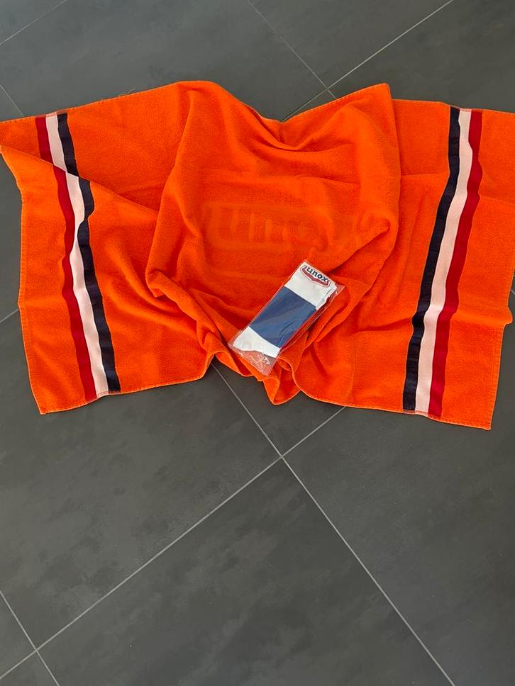 Oranje Unox Nieuwjaarsduik badlaken(s) 150 x75 cm 2 stuks, Verzamelen, Merken en Reclamevoorwerpen, Zo goed als nieuw, Gebruiksvoorwerp