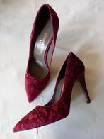 Bordeaux rode fluwelen dames pumps maat 39, Ophalen of Verzenden, Zo goed als nieuw, Rood