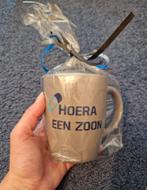 Hoera een zoon handgemaakte mok, Ophalen of Verzenden, Nieuw, Overige stijlen, Kop(pen) en/of Schotel(s)