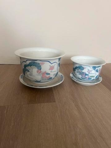 Set van 2 Aardewerk Bloempotten met Schotel beschikbaar voor biedingen