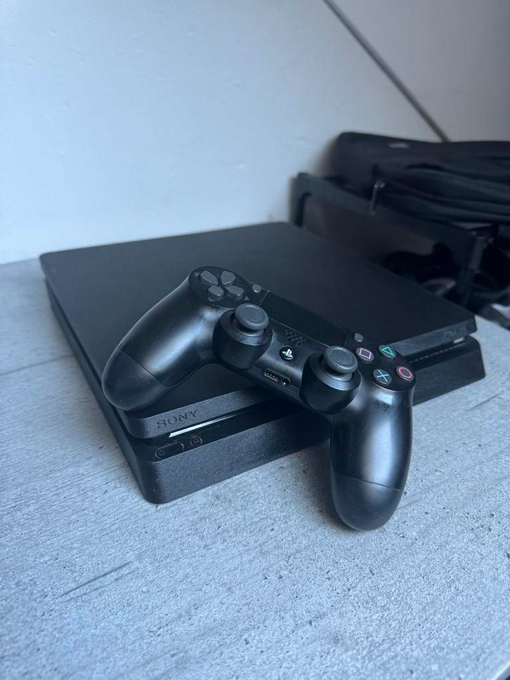 PlayStation 4 slim, Spelcomputers en Games, Spelcomputers | Sony PlayStation 4, Zo goed als nieuw, Original, 500 GB, Met 1 controller