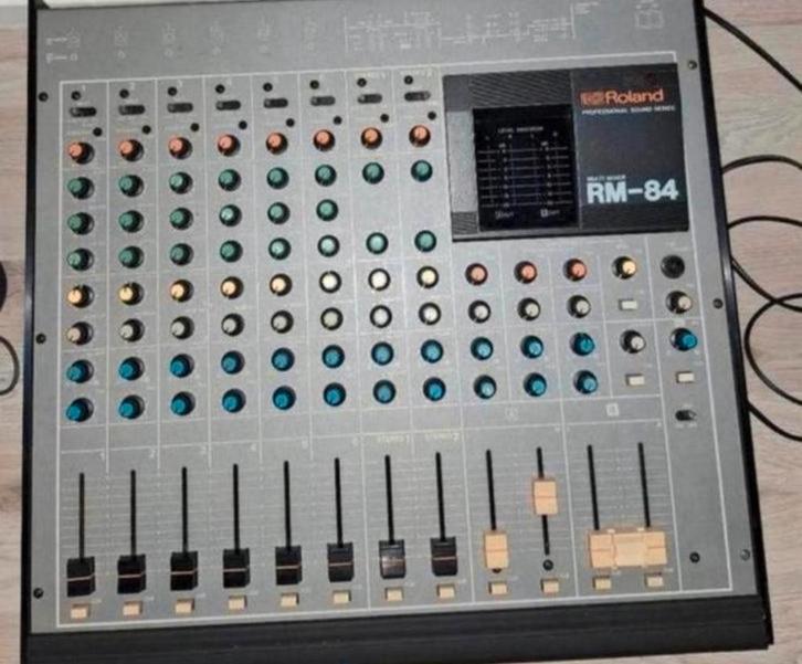 Roland RM-84 Multi Mixer, Muziek en Instrumenten, Mengpanelen, Gebruikt, 5 tot 10 kanalen, Microfooningang, Ophalen of Verzenden