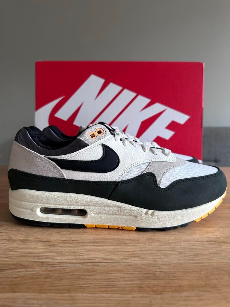 Nike air max 1 athletic department EU 42 | US 8.5, Ophalen of Verzenden, Zo goed als nieuw, Overige kleuren