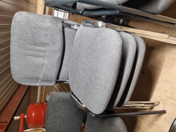 comfortabele stapelstoel, Huis en Inrichting, Stoelen, Gebruikt, Vijf, Zes of meer stoelen, Stof, Grijs, Ophalen