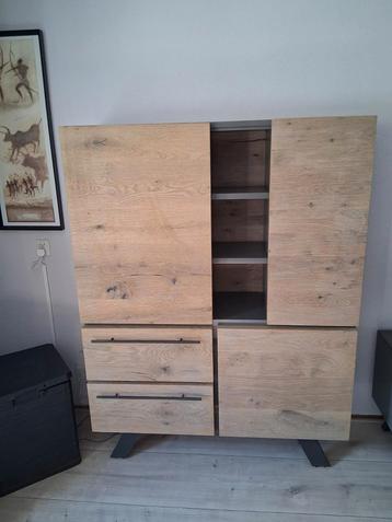 Mooie Xooon kast met deuren en laden beschikbaar voor biedingen