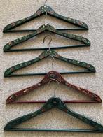 Kledinghangers Hindeloper stijl, Ophalen, Zo goed als nieuw, Hout, Kinderen en Volwassenen