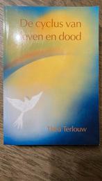 De cyclus van leven en dood - Thea Terlouw, Boeken, Ophalen of Verzenden, Zo goed als nieuw, Ziel of Sterfelijkheid, Achtergrond en Informatie