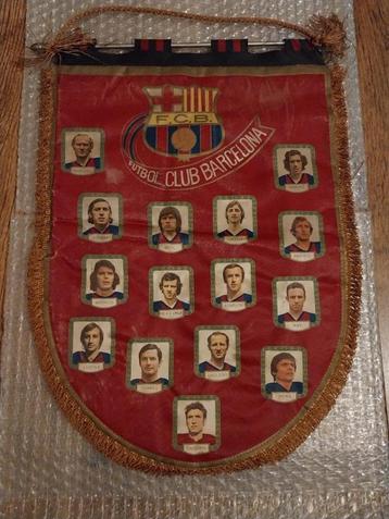 Barcelona elftal vaantje uit 1975. beschikbaar voor biedingen