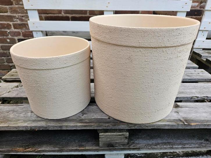 3 bloempotten beige, Tuin en Terras, Bloempotten, Zo goed als nieuw, Aardewerk, Binnen, Minder dan 40 cm, 25 tot 40 cm, Rond, Ophalen of Verzenden