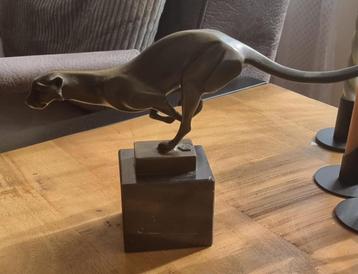 Prachtige bronzen rennende poema / luipaard. beschikbaar voor biedingen