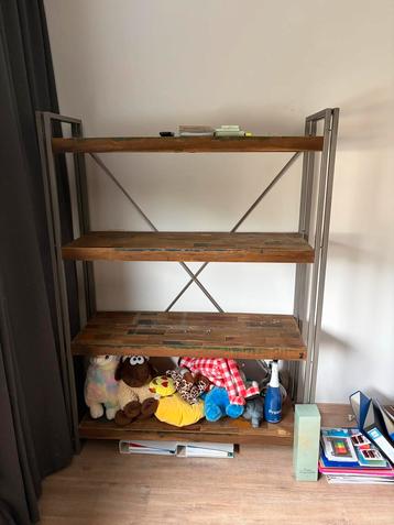 Stoere sloophouten boekenkast Trendhopper beschikbaar voor biedingen